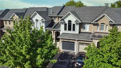 3395 HAYHURST Crescent, Oakville, ON L6L 6W9