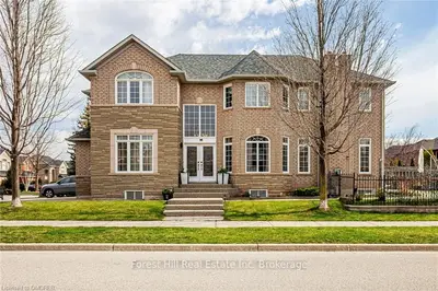 2063 LAURELCREST Place, Oakville, ON L6M 3T8
