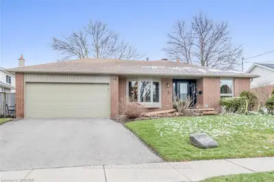 14 REGAN Crescent, Halton Hills, ON L7G 1B1