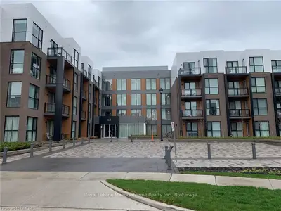 168 SABINA Drive 409, Oakville, ON L6H 0W5
