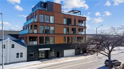 156 RANDALL Street 301, Oakville, ON L6J 3B1