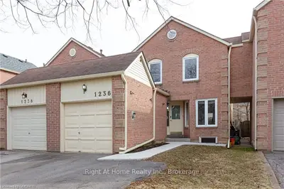1236 HEDGESTONE Crescent, Oakville, ON L6M 1X5