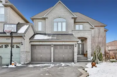1224 AGRAM Drive, Oakville, ON L6H 7N9