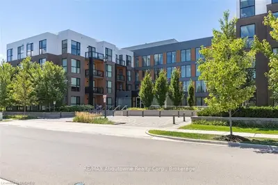 150 SABINA Drive 308, Oakville, ON L6H 7C3