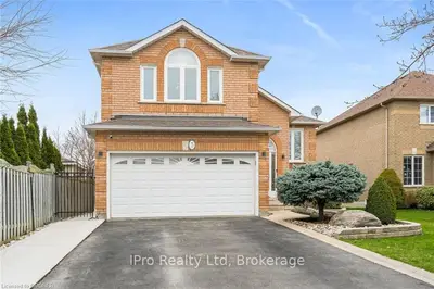 3 ROBINA Avenue, Halton Hills, ON L7G 5X8