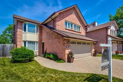 289 PETTIT Court, Oakville, ON L6H 5K8