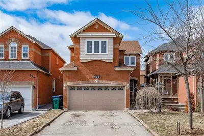 835 CARDINGTON Street, Mississauga, ON L5V 1Z6