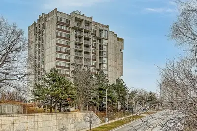 20 SPEERS Road 204, Oakville, ON L6K 3R5
