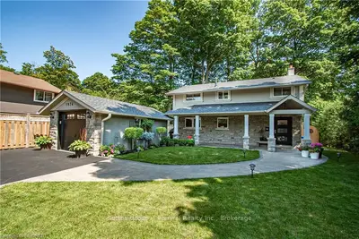 1974 Truscott Drive, Mississauga, ON L5J 2A4