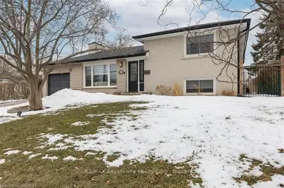 439 STANFIELD Drive, Oakville, ON L6L 3P7