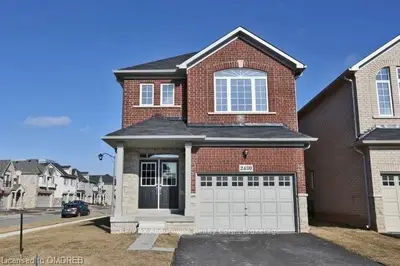 2430 Whistling Springs Crescent, Oakville, ON L6M 0C4