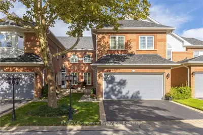 2145 Country Club Drive 12, Burlington, ON L7M 4E1