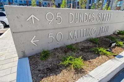 50 KAITTING Trail 418, Oakville, ON L6M 5N3