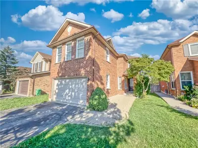 1471 Pickwick Drive, Mississauga, ON L5V 1V7
