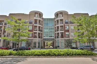 216 OAK PARK Boulevard 225, Oakville, ON L6H 0K3