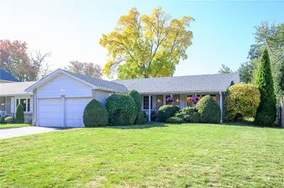 2360 EDENHURST Drive, Mississauga, ON L5A 2K9