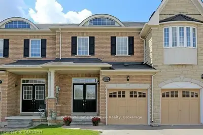 2248 STONE GLEN Crescent, Oakville, ON L6M 0C8