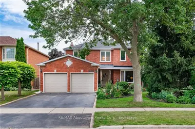 2300 TOWNE Boulevard, Oakville, ON L6H 5J5