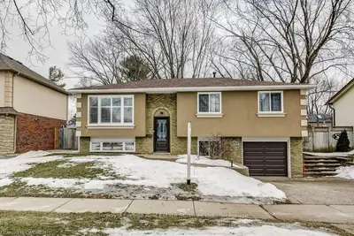 2496 BRIDGE Road, Oakville, ON L6L 2M2