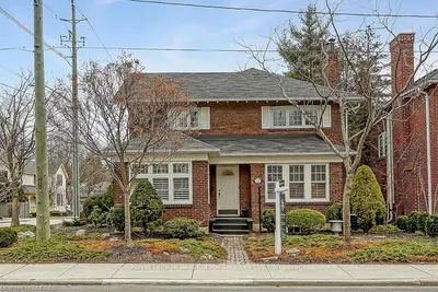 167 REYNOLDS Street, Oakville, ON L6J 3K8