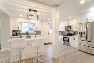 3347 VERHOEVEN Drive, Mississauga, ON L5C 2B3