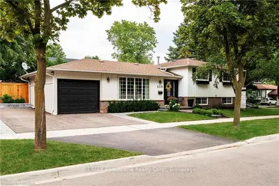 439 CAESAR Avenue, Oakville, ON L6J 3Z1