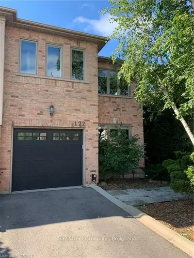 122 GENESEE Drive, Oakville, ON L6H 5Z3