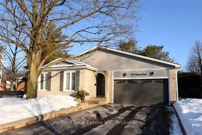 679 CARMEN Court, Burlington, ON L7L 5B7