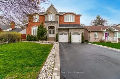 1529 APPLEWOOD Road, Mississauga, ON L5E 2M2