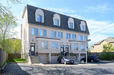 2351 Lakeshore Road W 6, Oakville, ON L6L 1H4