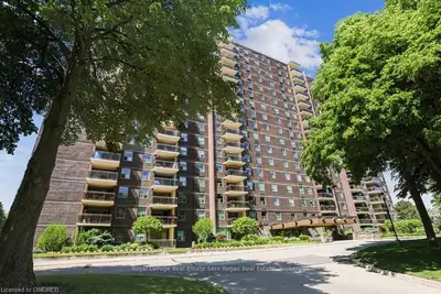 966 INVERHOUSE Drive 203, Mississauga, ON L5J 4B6