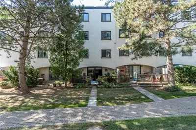 1042 Falgarwood Drive 101, Oakville, ON L6H 2P3