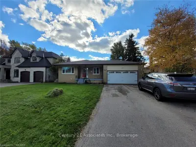 432 SANDMERE - LOWER LEVEL ( BASEMENT ) Place, Oakville, ON L6L 4G4