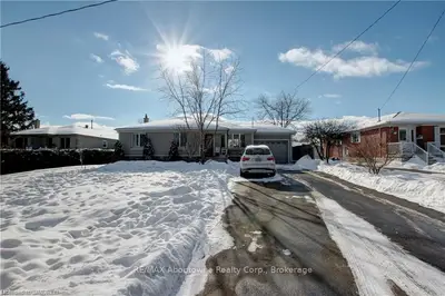 627 TRUDALE Court Upper, Oakville, ON L6L 4H2