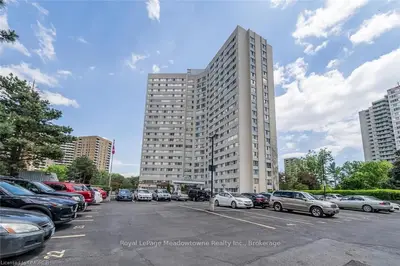3695 Kaneff Crescent 1604, Mississauga, On L5a 4b6