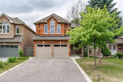 2018 Deer Park Road, Oakville, On L6m 3v6