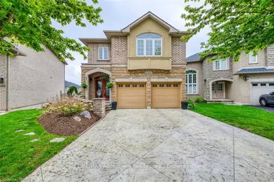 2410 BLUE HOLLY Crescent, Oakville, ON L6M 4V5