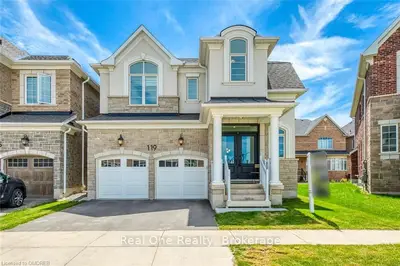 119 PETGOR Path, Oakville, ON L6H 1W7