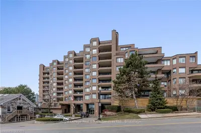 100 LAKESHORE Road E 806, Oakville, ON L6J 6M9