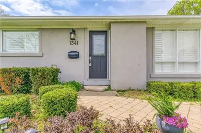 1341 Bridge Road, Oakville, ON L6L 2C8