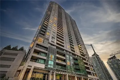 208 ENFIELD Place 3001, Mississauga, ON L5B 0G8
