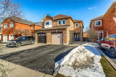 3755 DENSBURY Drive, Mississauga, ON L5N 6Z2