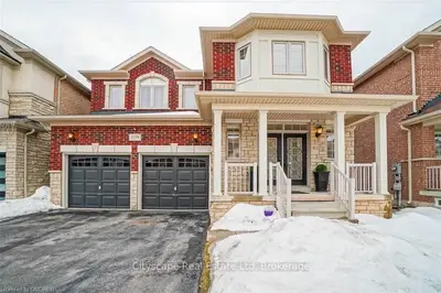 3279 LARRY Crescent, Oakville, ON L6M 0S8