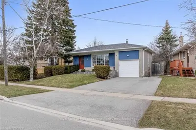 8 Weber Drive, Halton Hills, On L7g 1c2
