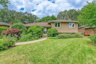 2083 SAXON Road, Oakville, ON L6L 2V1