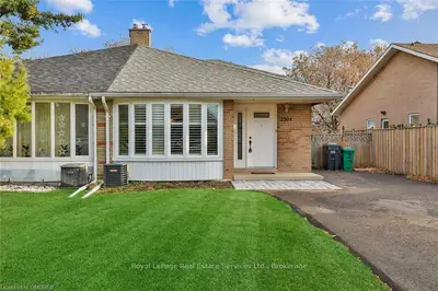 2394 YEOVIL Road Upper, Mississauga, ON L5J 2E9