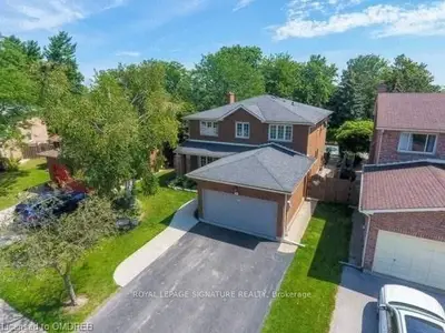 1043 Manchester Crescent, Oakville, ON L6M 1G2