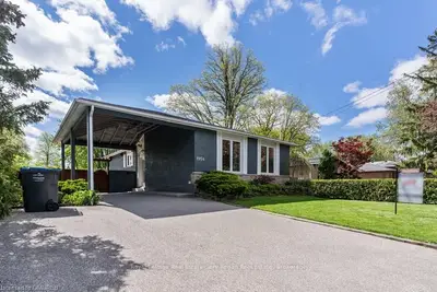 1954 FOXCROFT Avenue, Mississauga, ON L5J 2J4