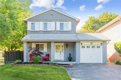 180 Riverview Street, Oakville, ON L6L 5S5
