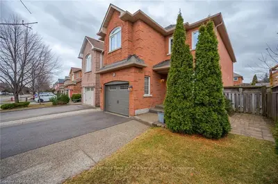 2122 FRONTIER Drive, Oakville, ON L6M 3S3